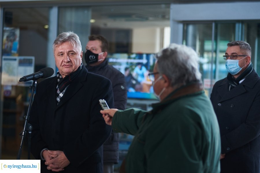 Emeletes vonat Nyíregyházán