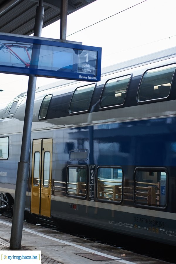 Emeletes vonat Nyíregyházán