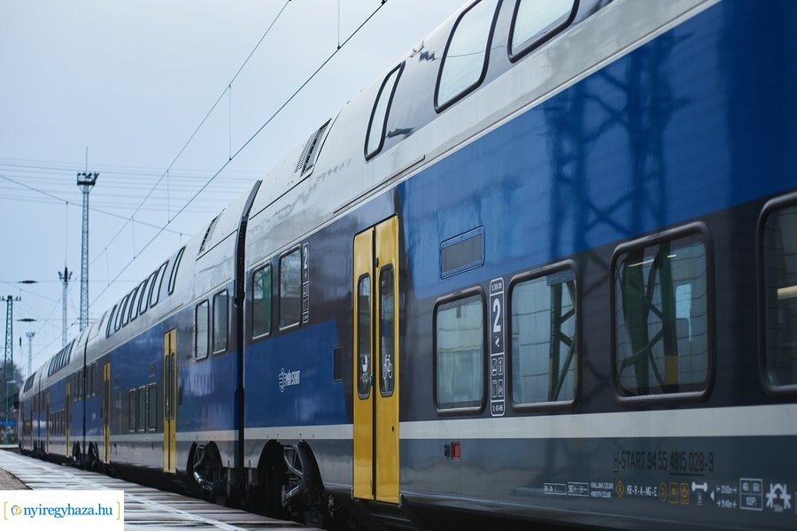 Emeletes vonat Nyíregyházán