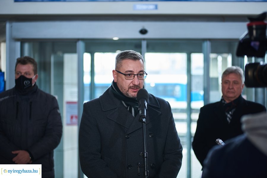 Emeletes vonat Nyíregyházán