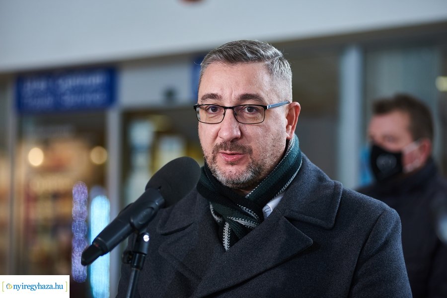 Emeletes vonat Nyíregyházán