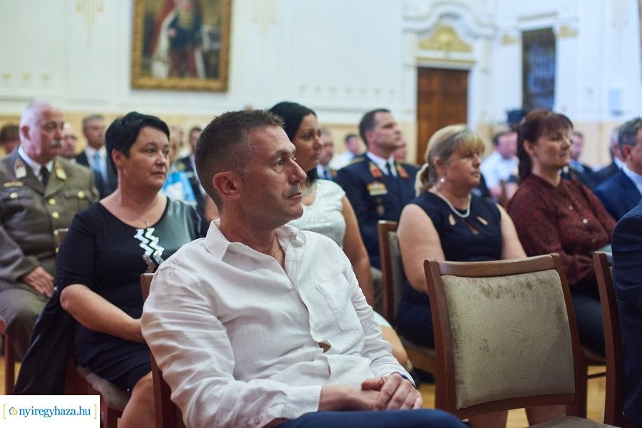 Emlékérmek átadása a Megyeházán