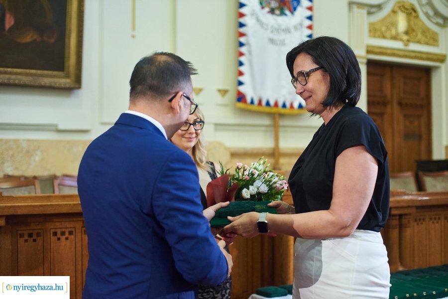 Emlékérmek átadása a Megyeházán