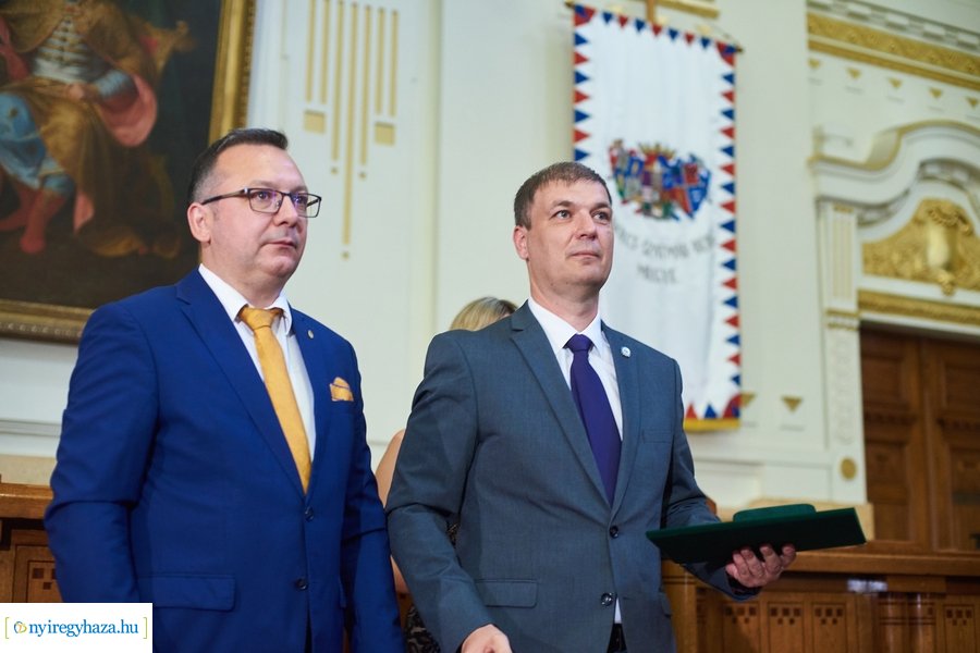 Emlékérmek átadása a Megyeházán