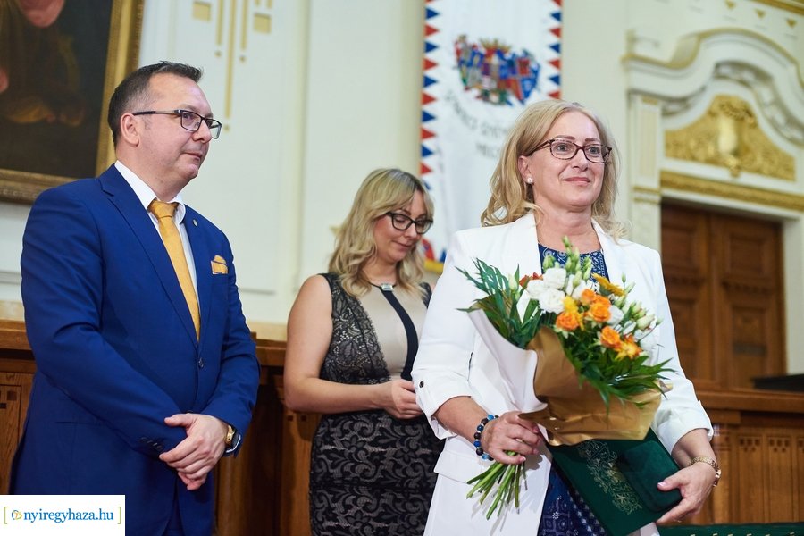 Emlékérmek átadása a Megyeházán