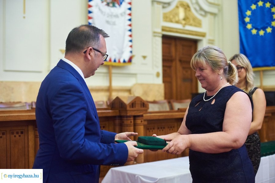 Emlékérmek átadása a Megyeházán