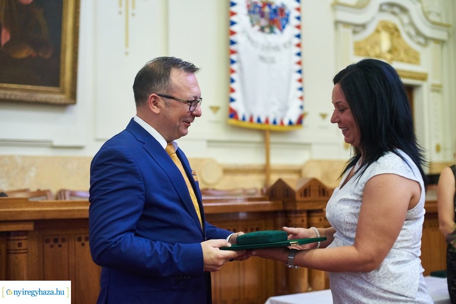 Emlékérmek átadása a Megyeházán