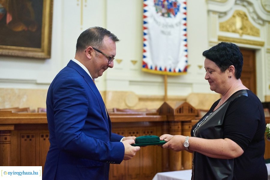 Emlékérmek átadása a Megyeházán