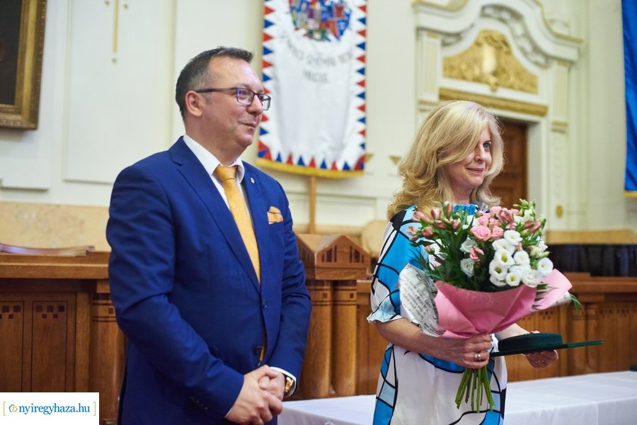 Emlékérmek átadása a Megyeházán