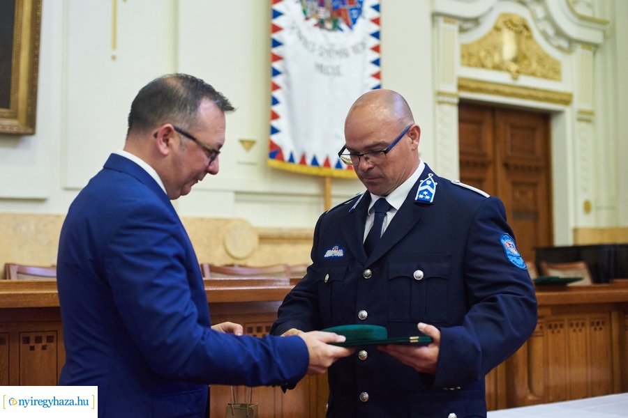 Emlékérmek átadása a Megyeházán