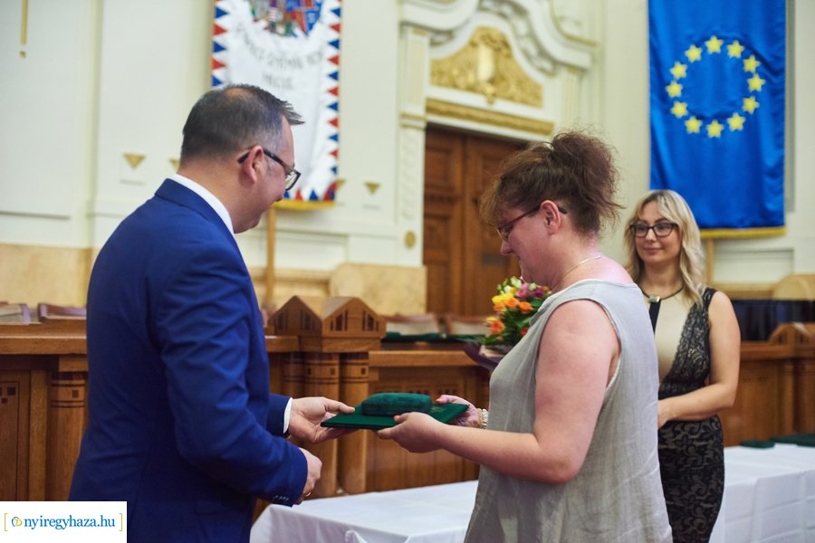 Emlékérmek átadása a Megyeházán