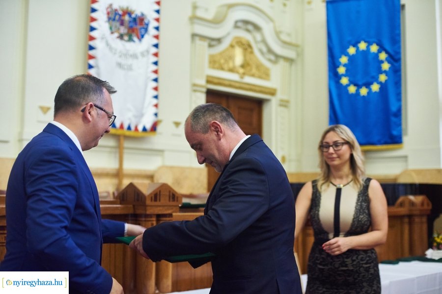 Emlékérmek átadása a Megyeházán