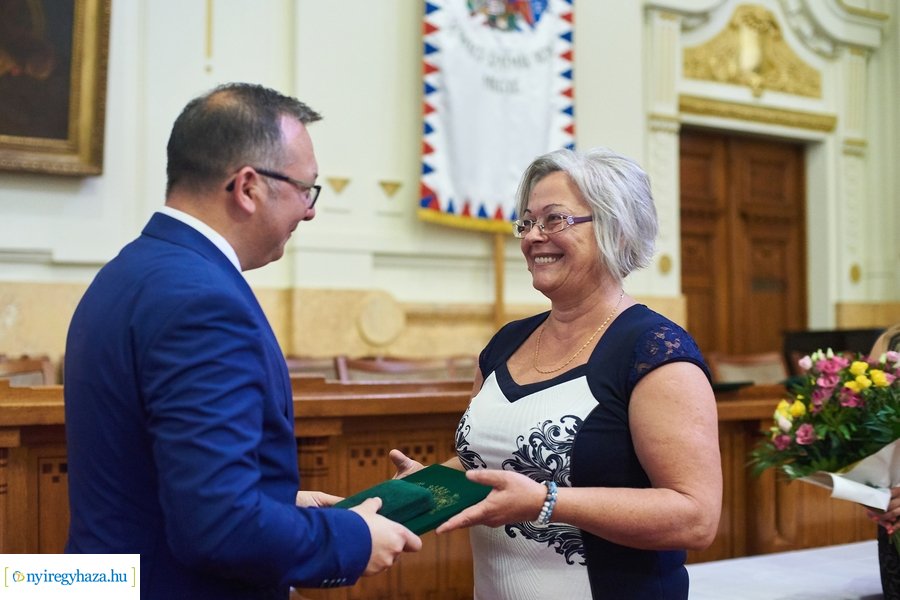 Emlékérmek átadása a Megyeházán