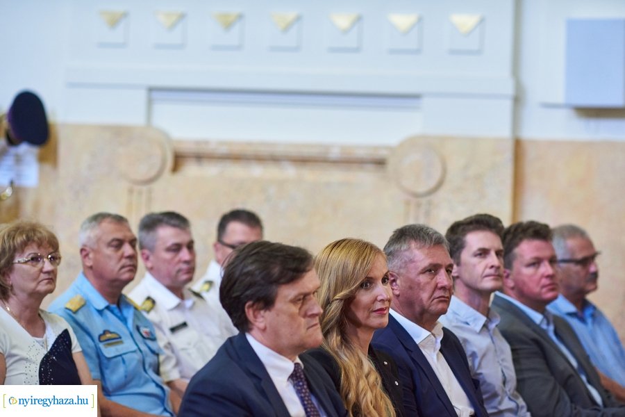 Emlékérmek átadása a Megyeházán
