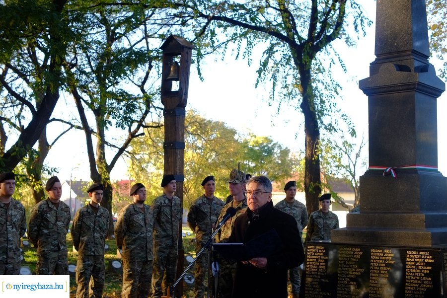 Emlékezés a Hősök temetőjében 2023