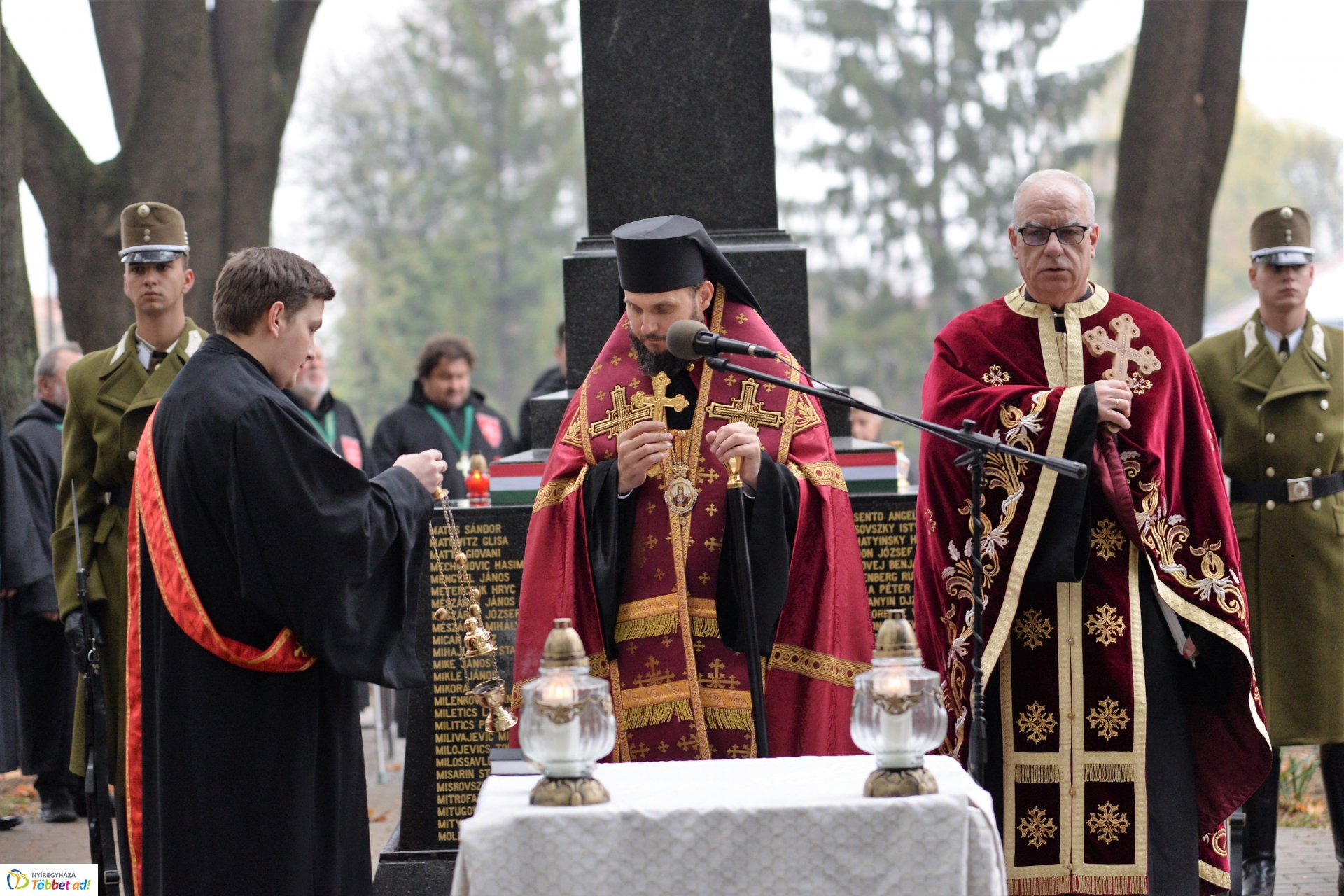 Emlékezés a Hősök temetőjében