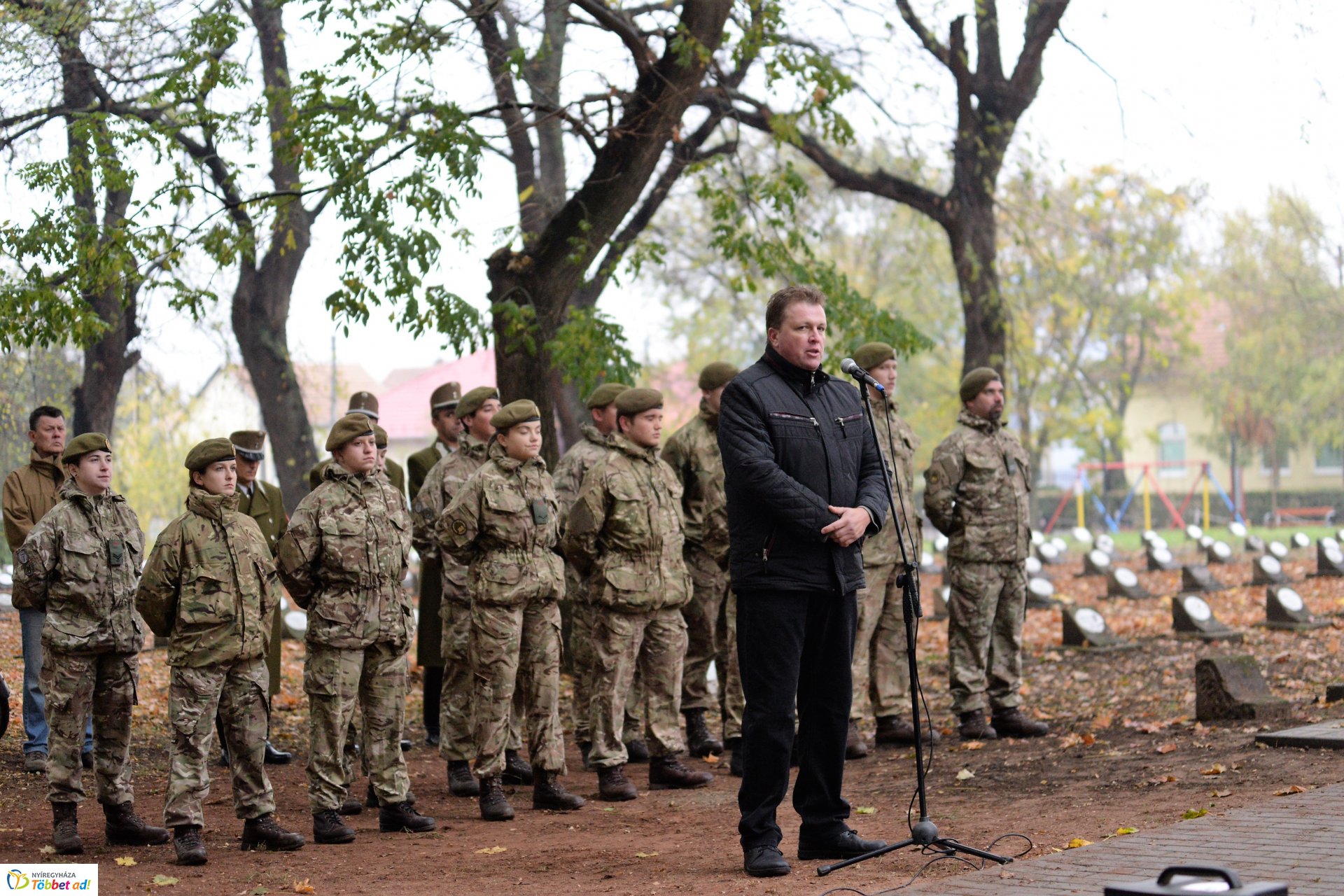 Emlékezés a Hősök temetőjében