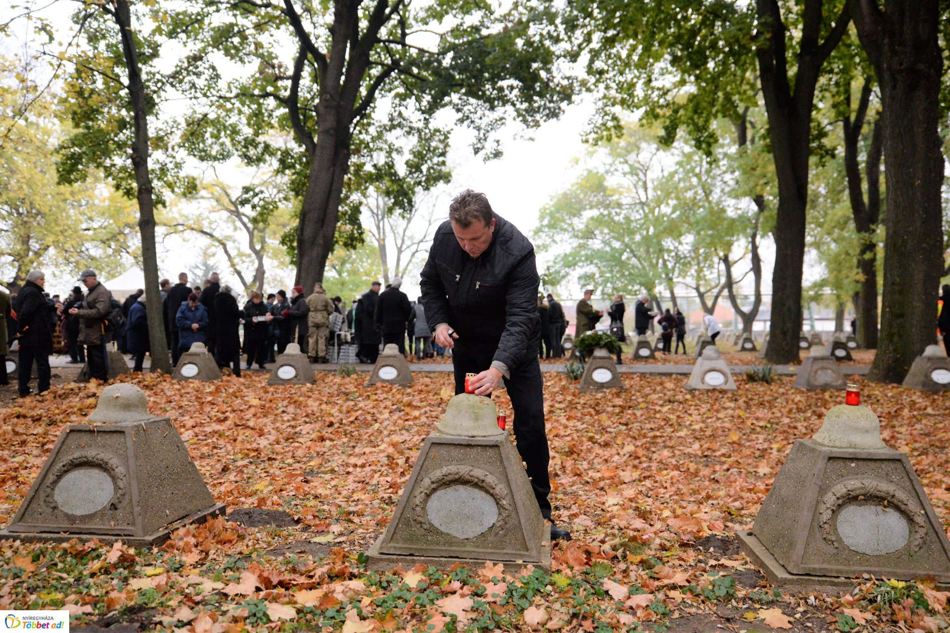 Emlékezés a Hősök temetőjében