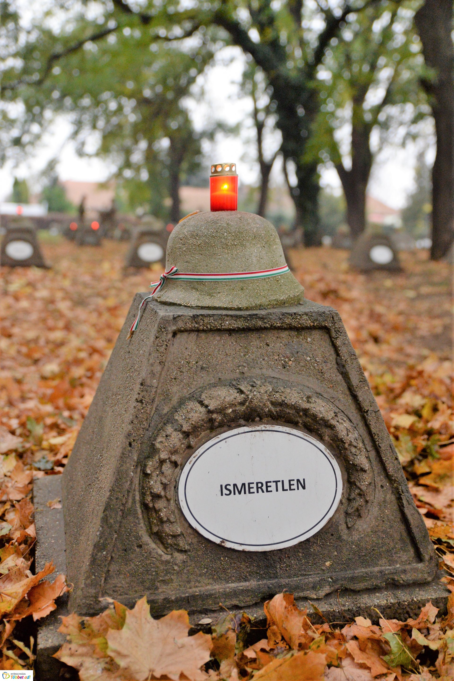 Emlékezés a Hősök temetőjében