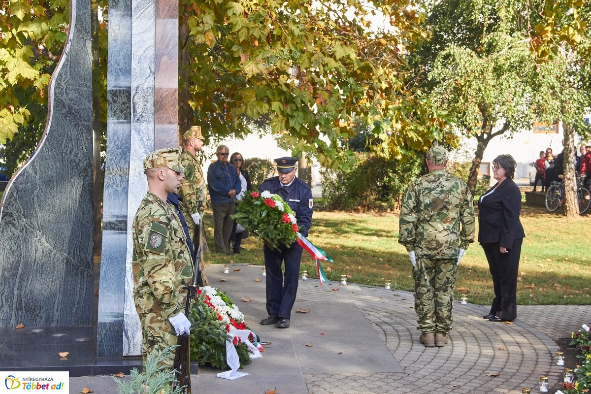 Emlékező koszorúzás 1956-ra  2019