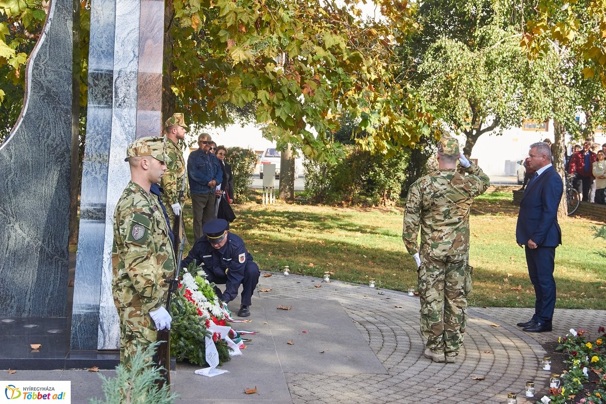 Emlékező koszorúzás 1956-ra  2019