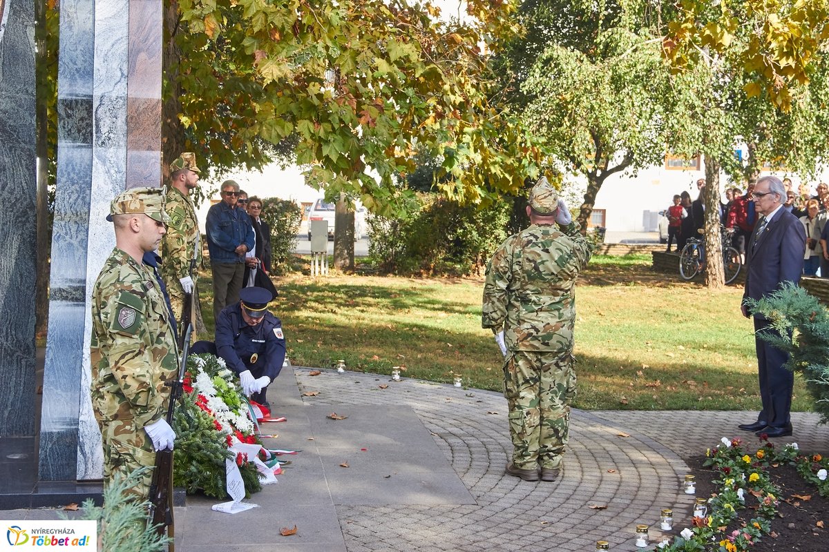 Emlékező koszorúzás 1956-ra  2019