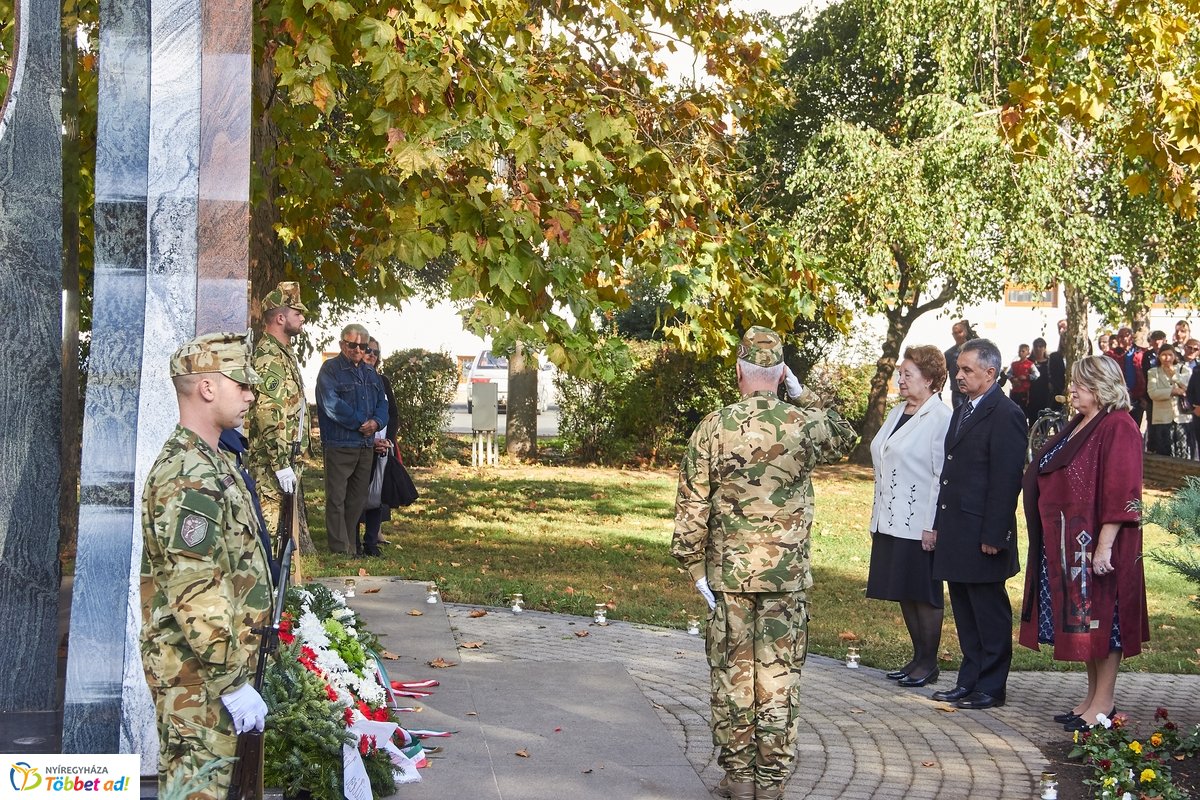 Emlékező koszorúzás 1956-ra  2019