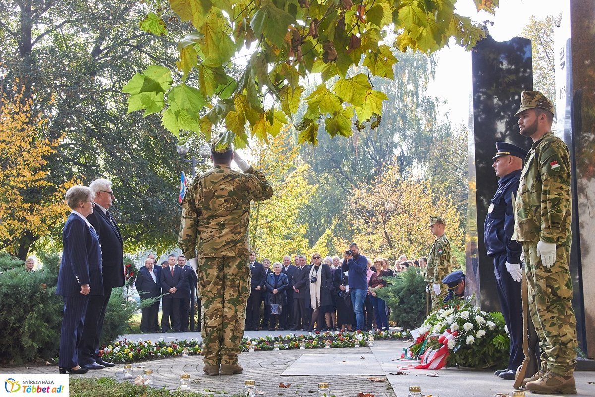 Emlékező koszorúzás 1956-ra  2019