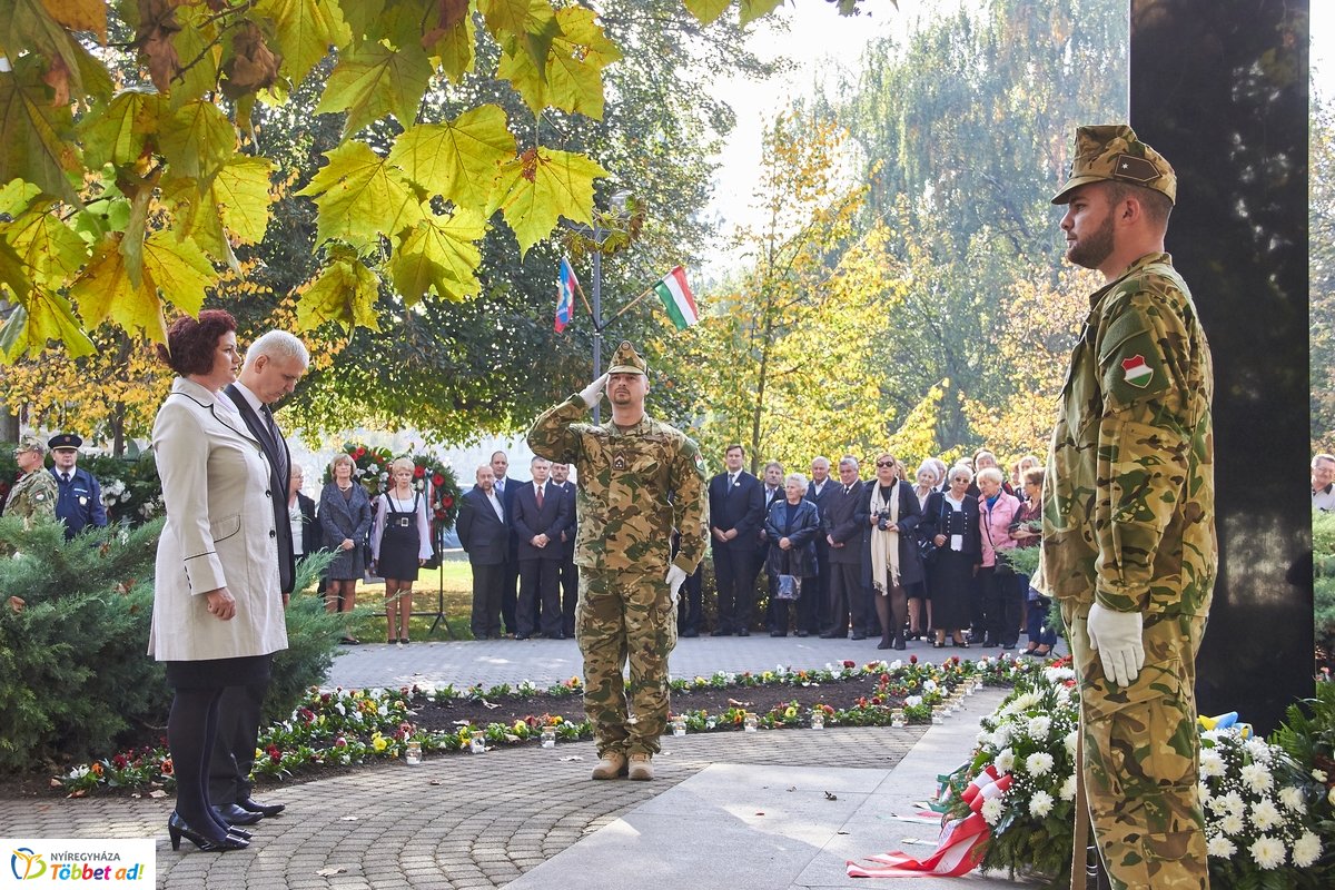 Emlékező koszorúzás 1956-ra  2019
