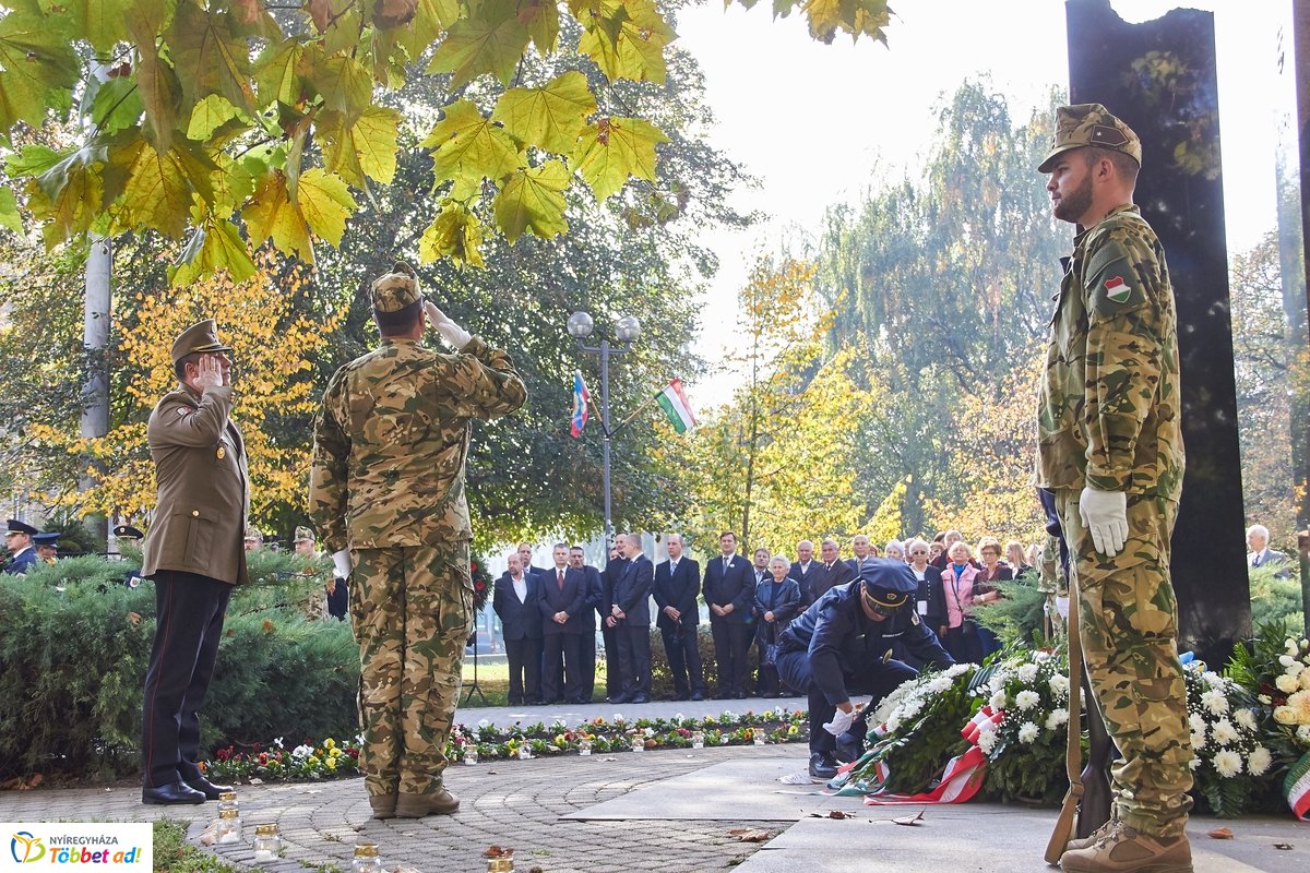 Emlékező koszorúzás 1956-ra  2019