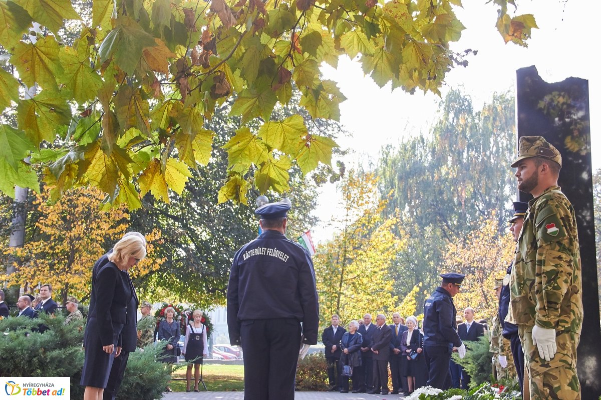 Emlékező koszorúzás 1956-ra  2019