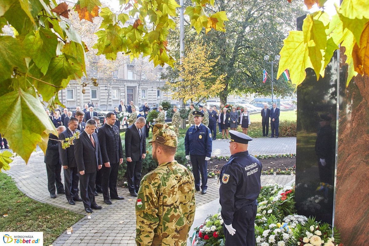 Emlékező koszorúzás 1956-ra  2019