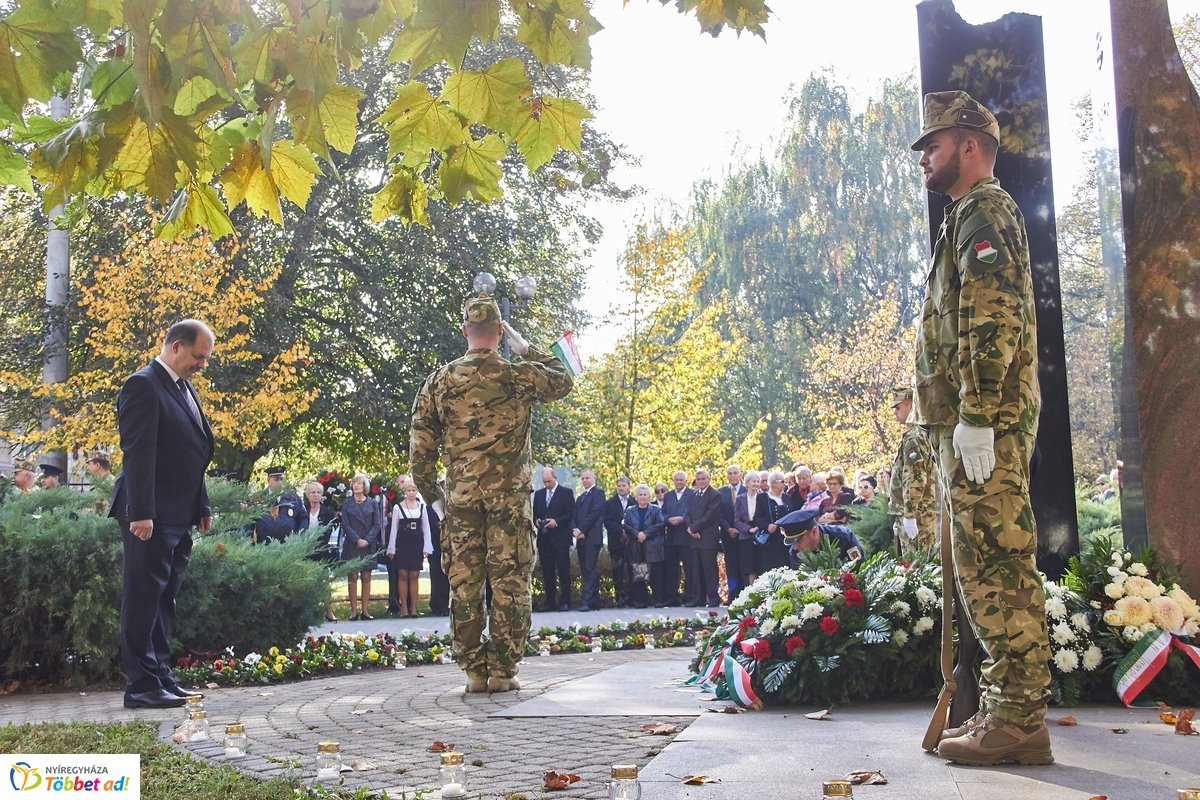 Emlékező koszorúzás 1956-ra  2019