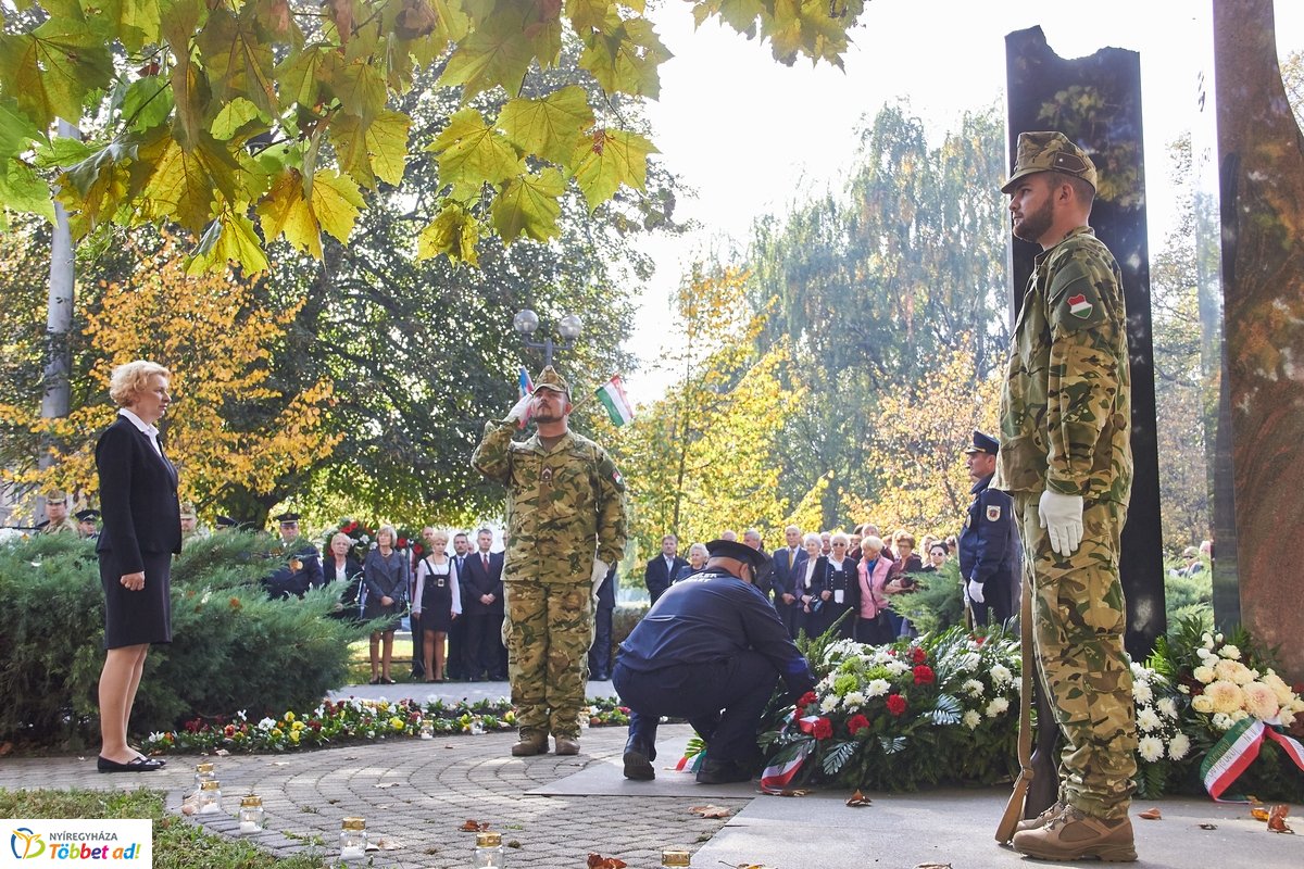 Emlékező koszorúzás 1956-ra  2019