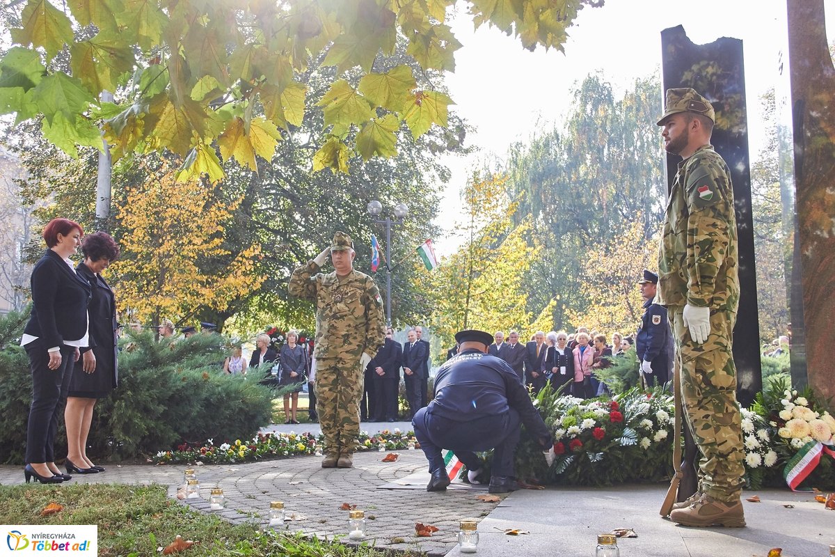 Emlékező koszorúzás 1956-ra  2019