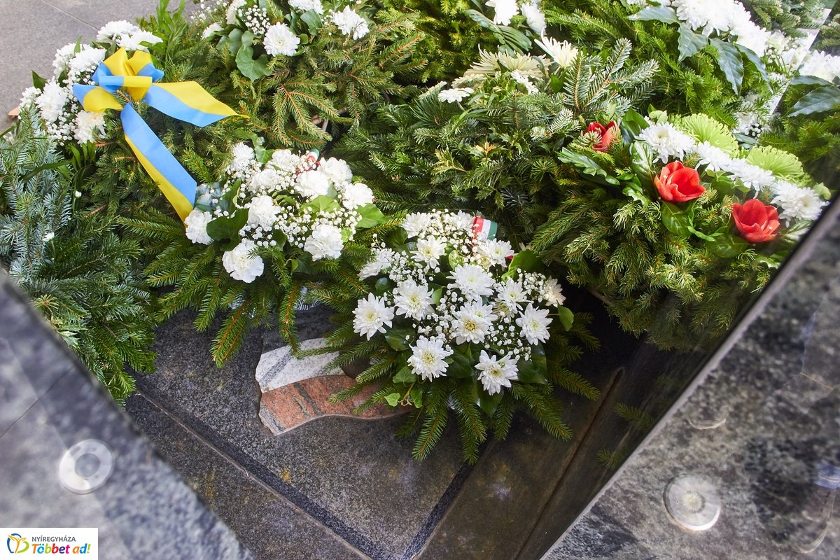 Emlékező koszorúzás 1956-ra  2019