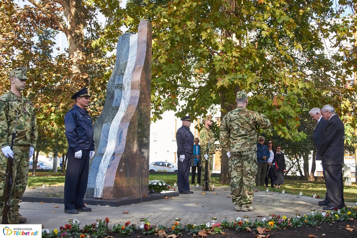 Emlékező koszorúzás 1956-ra  2019