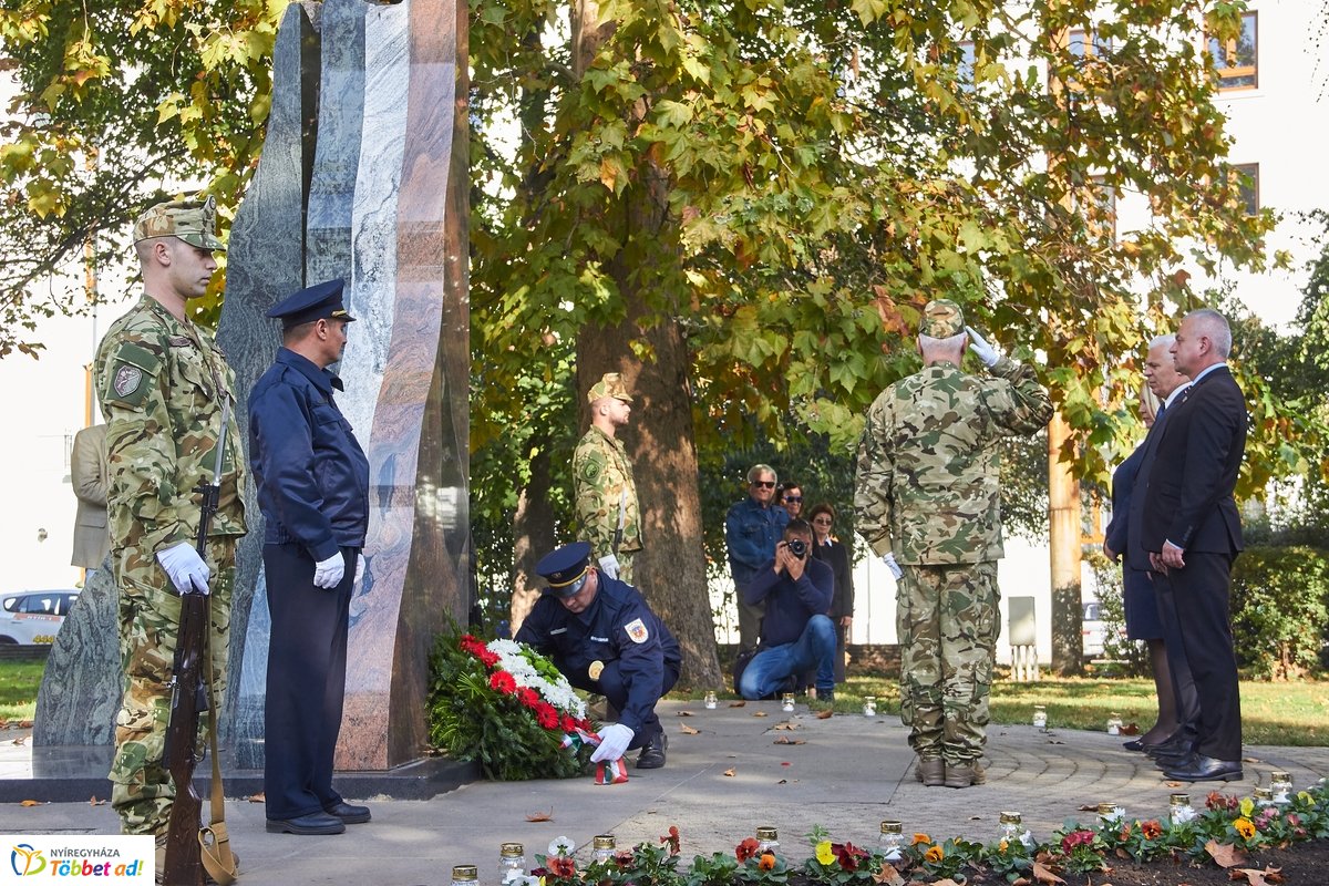 Emlékező koszorúzás 1956-ra  2019