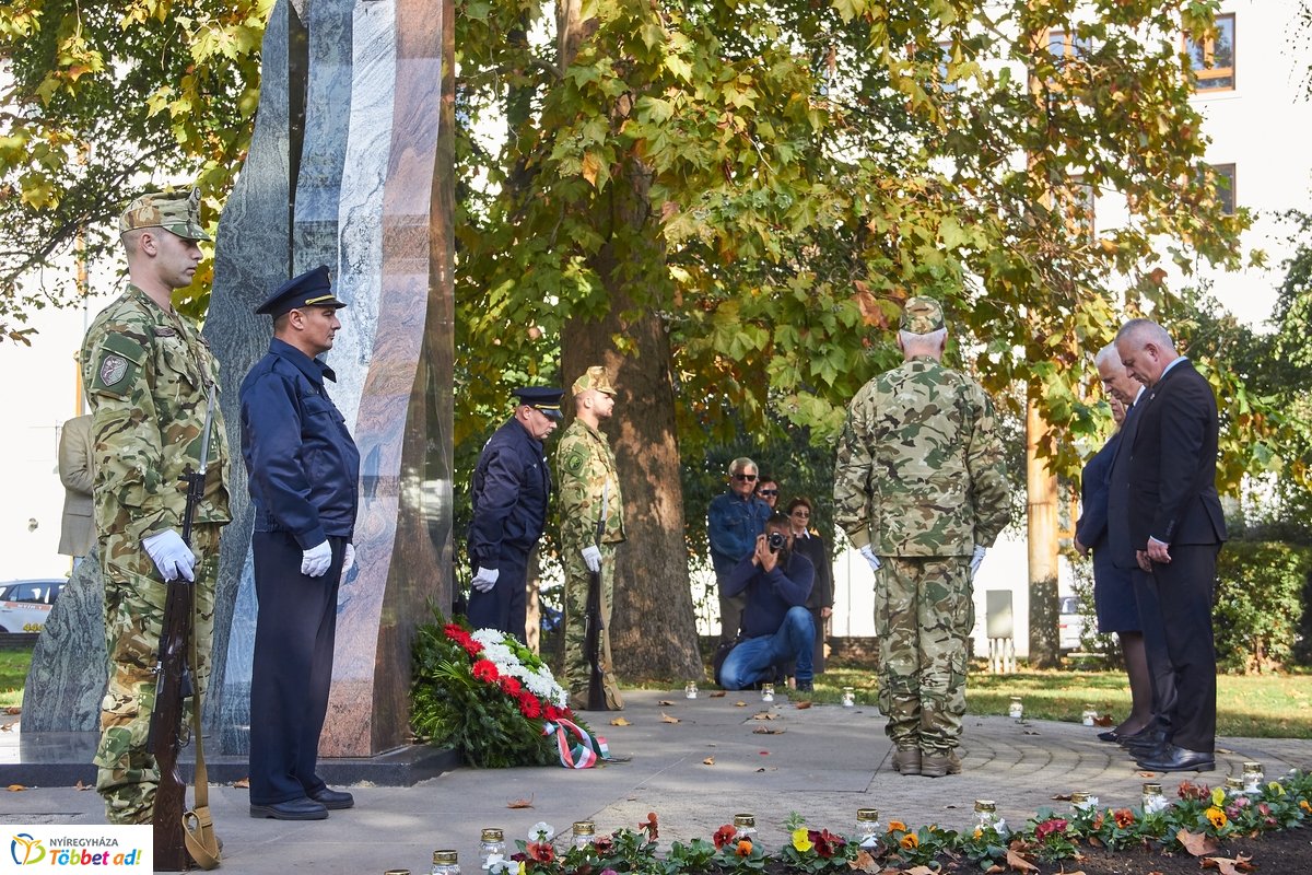 Emlékező koszorúzás 1956-ra  2019