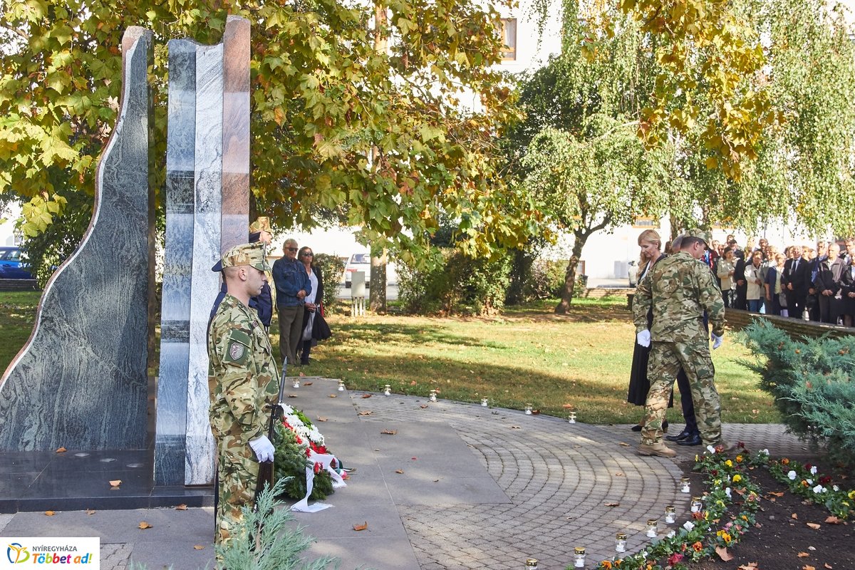 Emlékező koszorúzás 1956-ra  2019