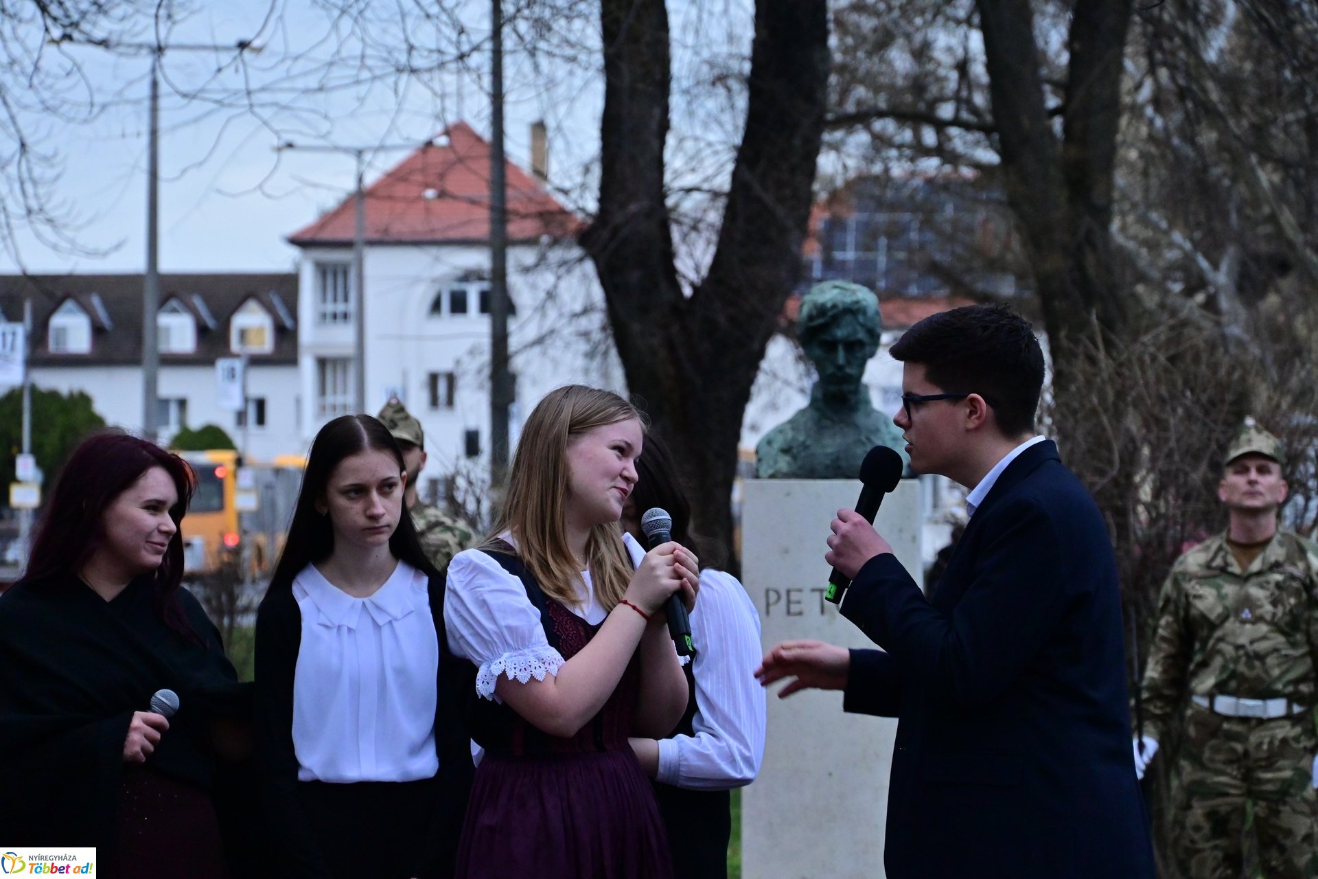 Emlékező koszorúzás a Petőfi szobornál - 2025