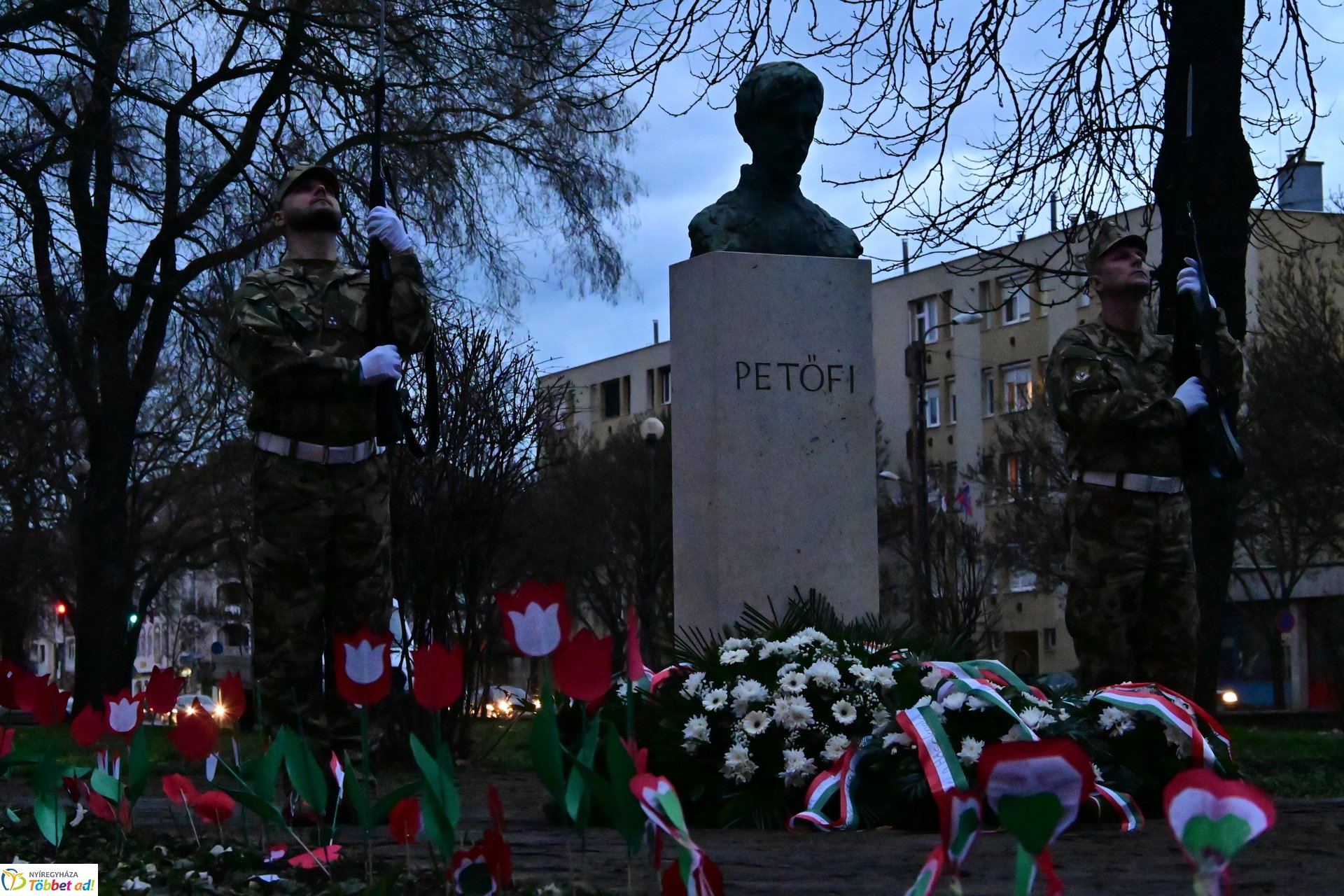 Emlékező koszorúzás a Petőfi szobornál - 2025