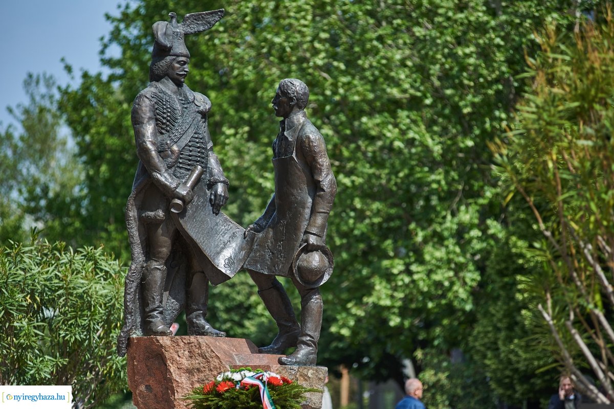 Emlékező koszorúzás a Városalapító atyák szobránál 2020