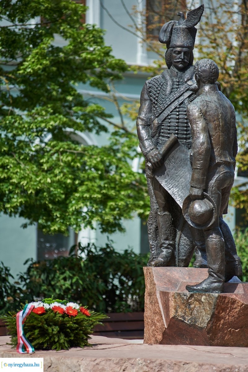 Emlékező koszorúzás a Városalapító atyák szobránál 2020