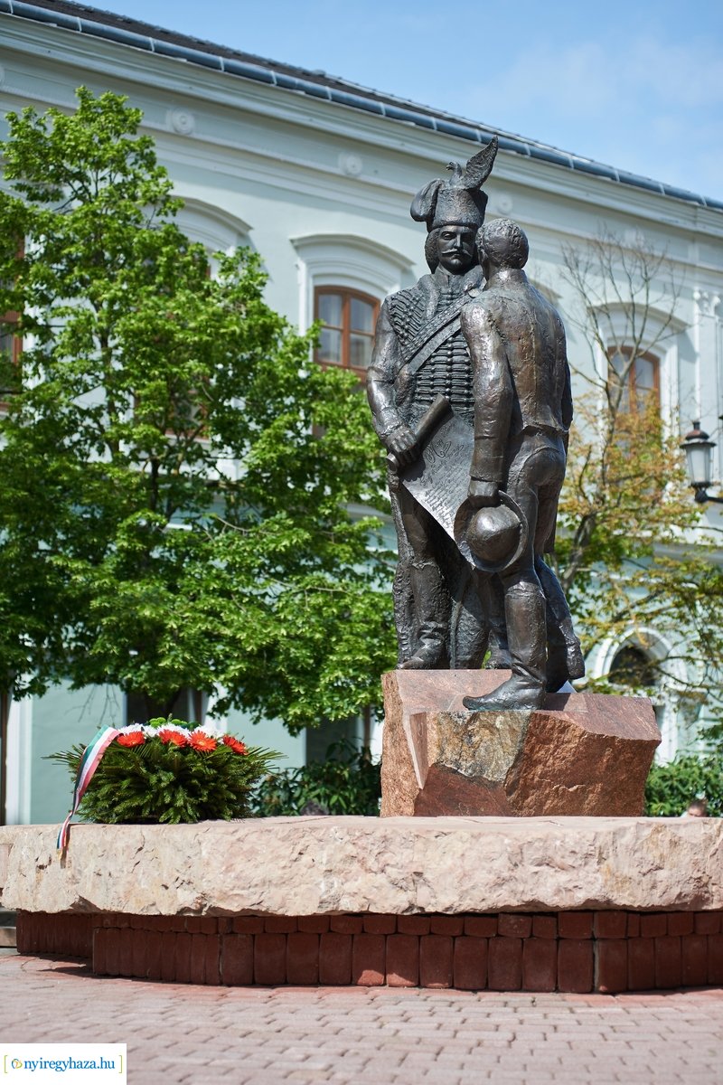 Emlékező koszorúzás a Városalapító atyák szobránál 2020