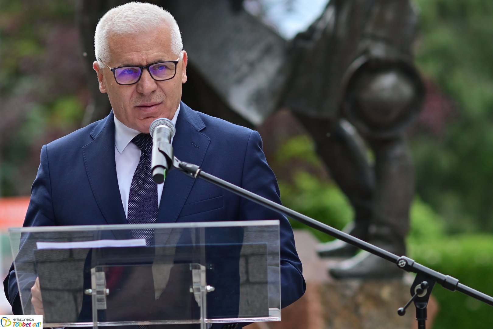 Emlékező koszorúzás a városalapítók szobránál - 2025