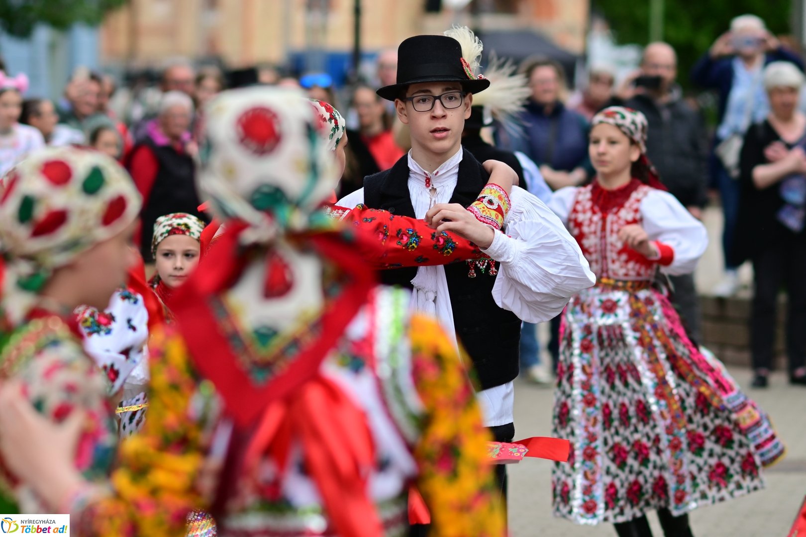 Emlékező koszorúzás a városalapítók szobránál - 2025