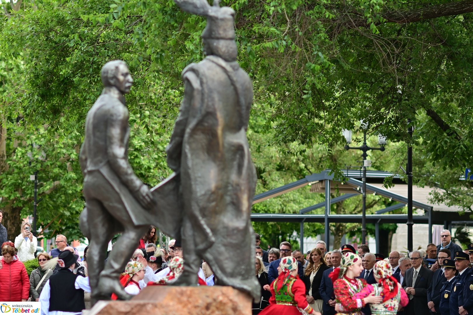 Emlékező koszorúzás a városalapítók szobránál - 2025