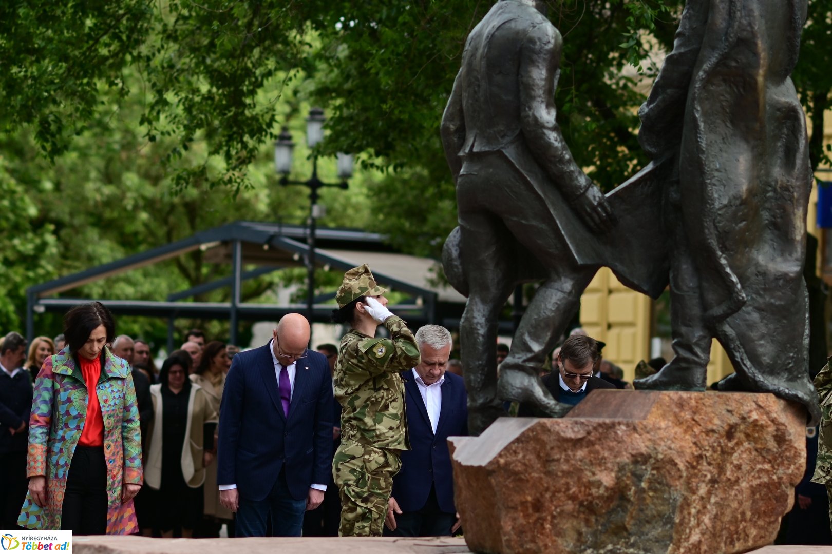 Emlékező koszorúzás a városalapítók szobránál - 2025