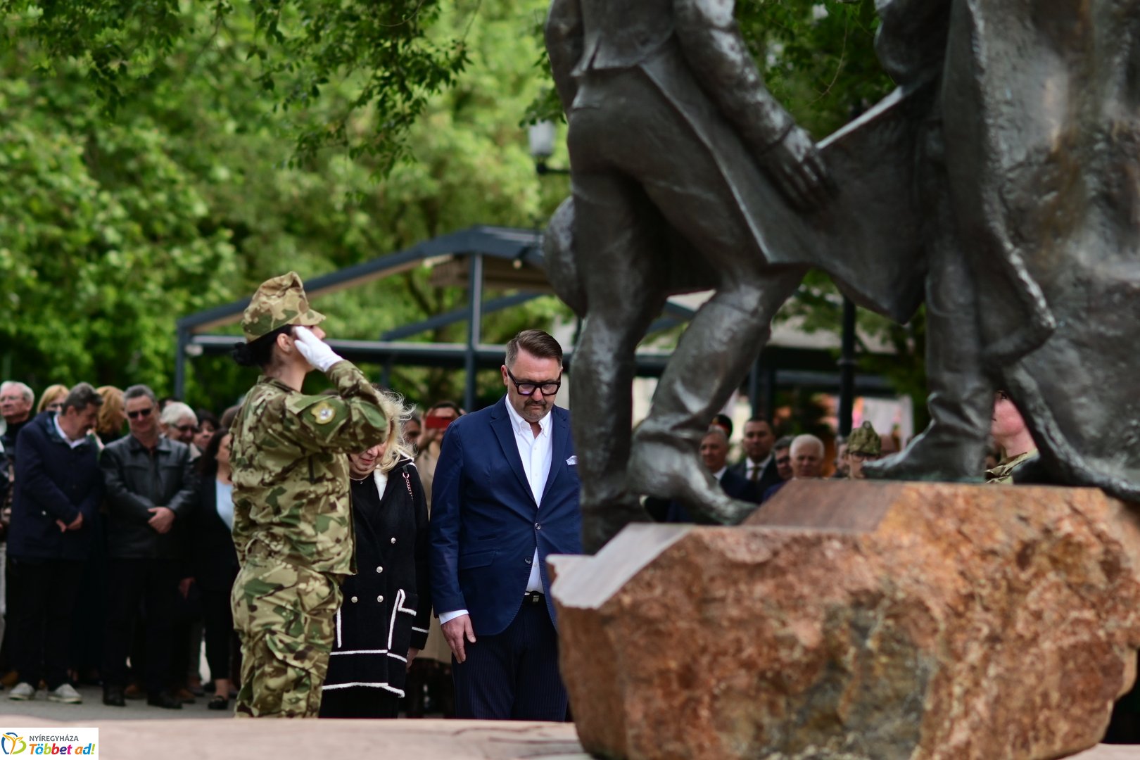 Emlékező koszorúzás a városalapítók szobránál - 2025